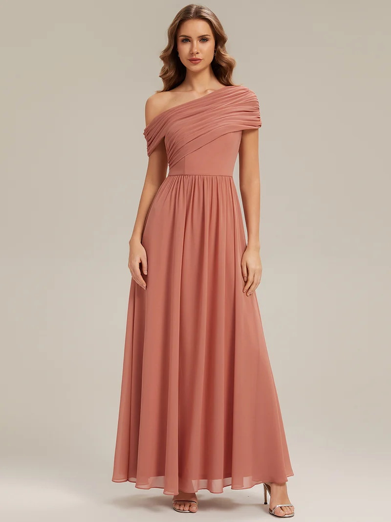 Robe longue asymétrique sans bretelles en A avec détail froncé