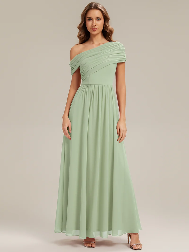 Robe longue asymétrique sans bretelles en A avec détail froncé