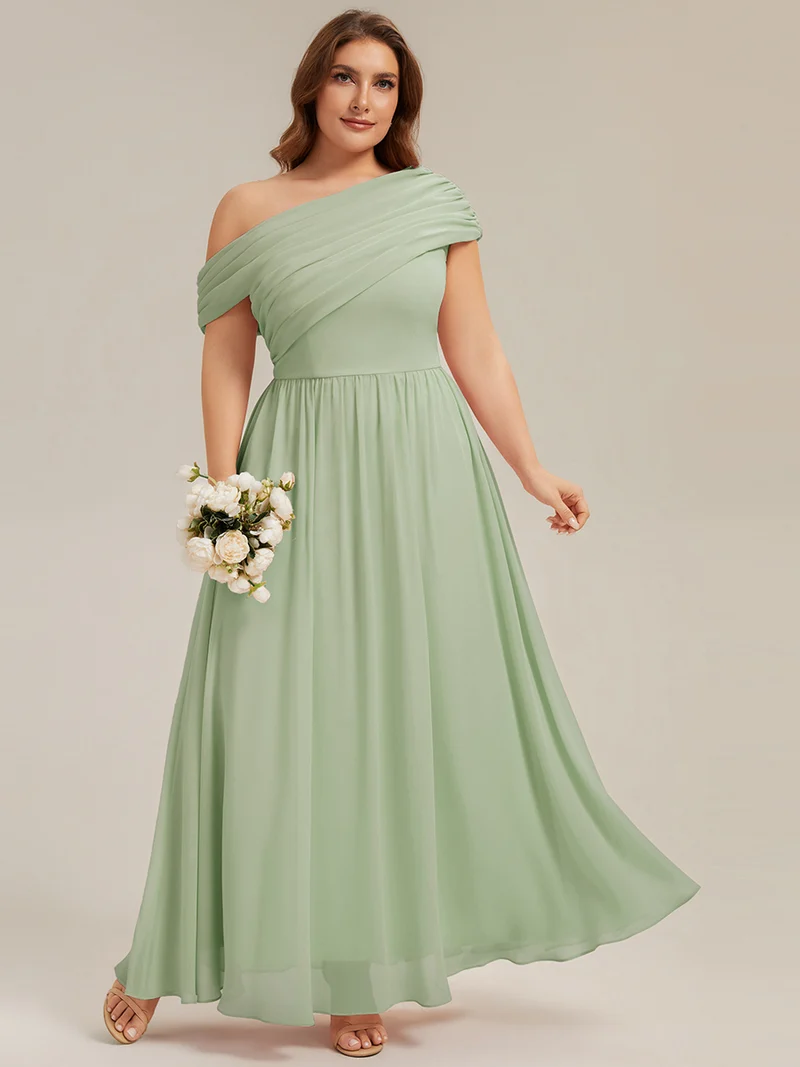 Robe longue asymétrique sans bretelles en A avec détail froncé