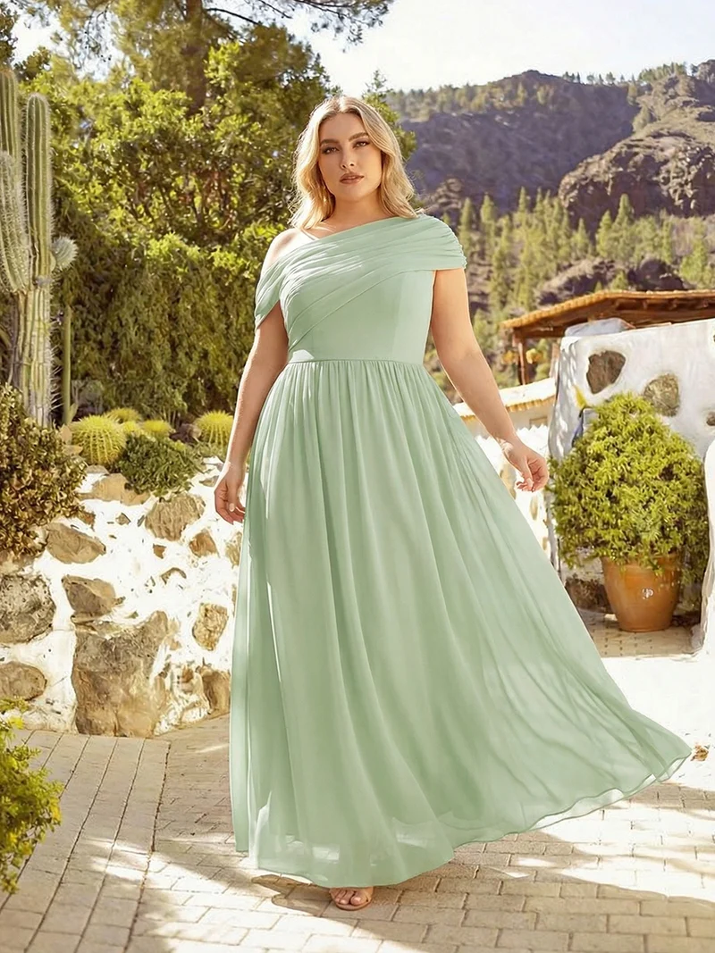 Robe longue asymétrique sans bretelles en A avec détail froncé