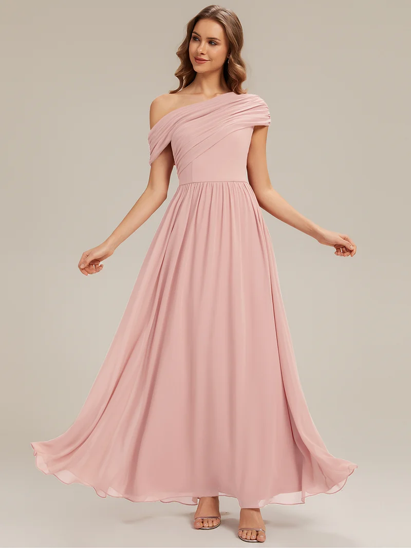 Robe longue asymétrique sans bretelles en A avec détail froncé