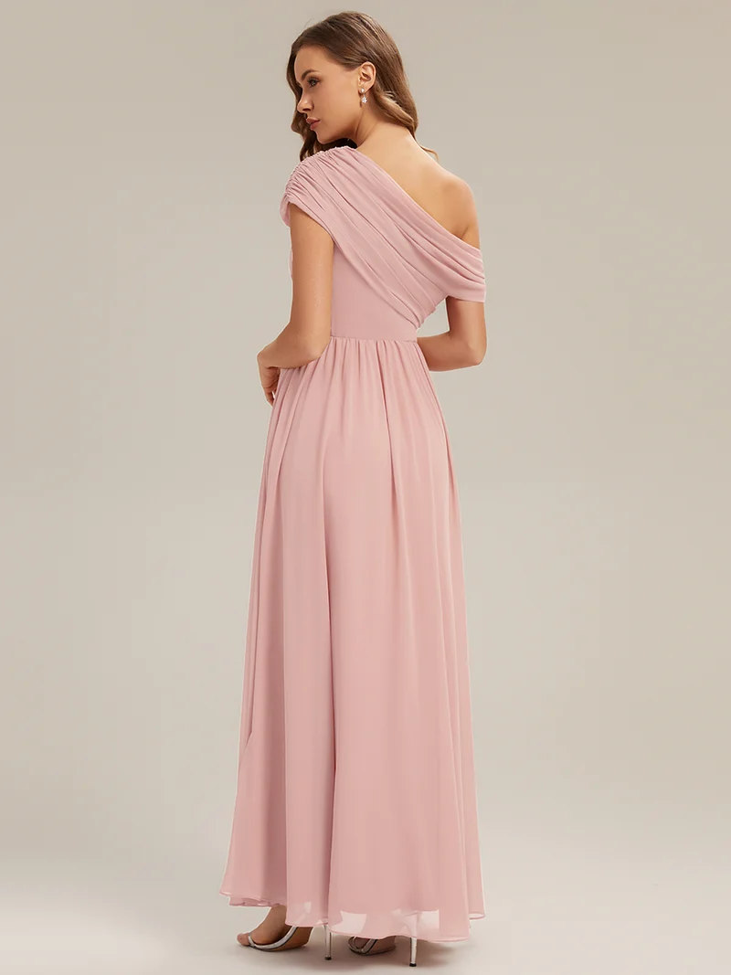 Robe longue asymétrique sans bretelles en A avec détail froncé