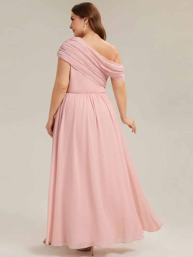Robe longue asymétrique sans bretelles en A avec détail froncé