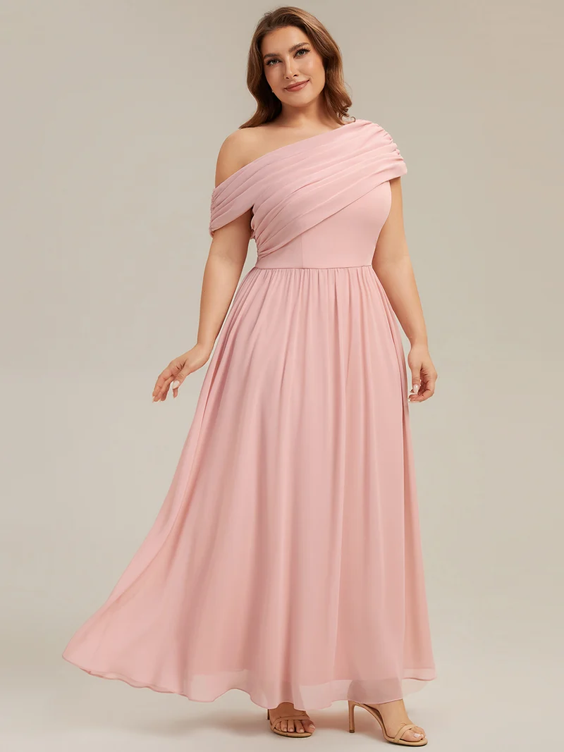 Robe longue asymétrique sans bretelles en A avec détail froncé