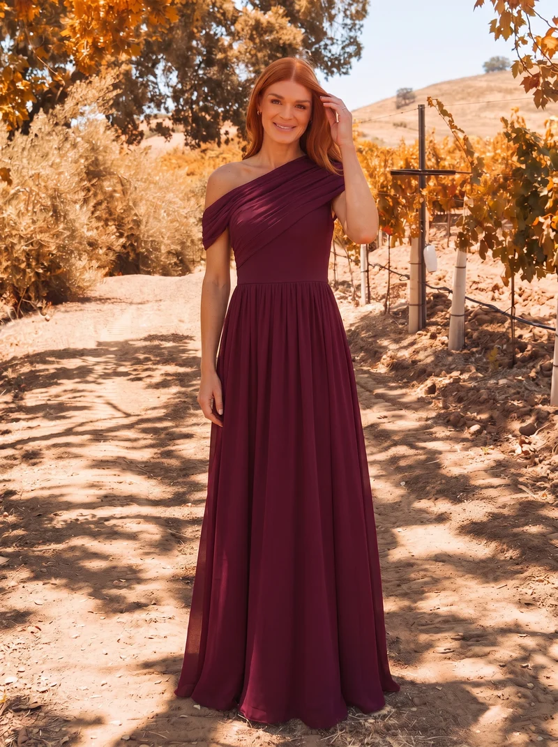 Robe longue asymétrique sans bretelles en A avec détail froncé