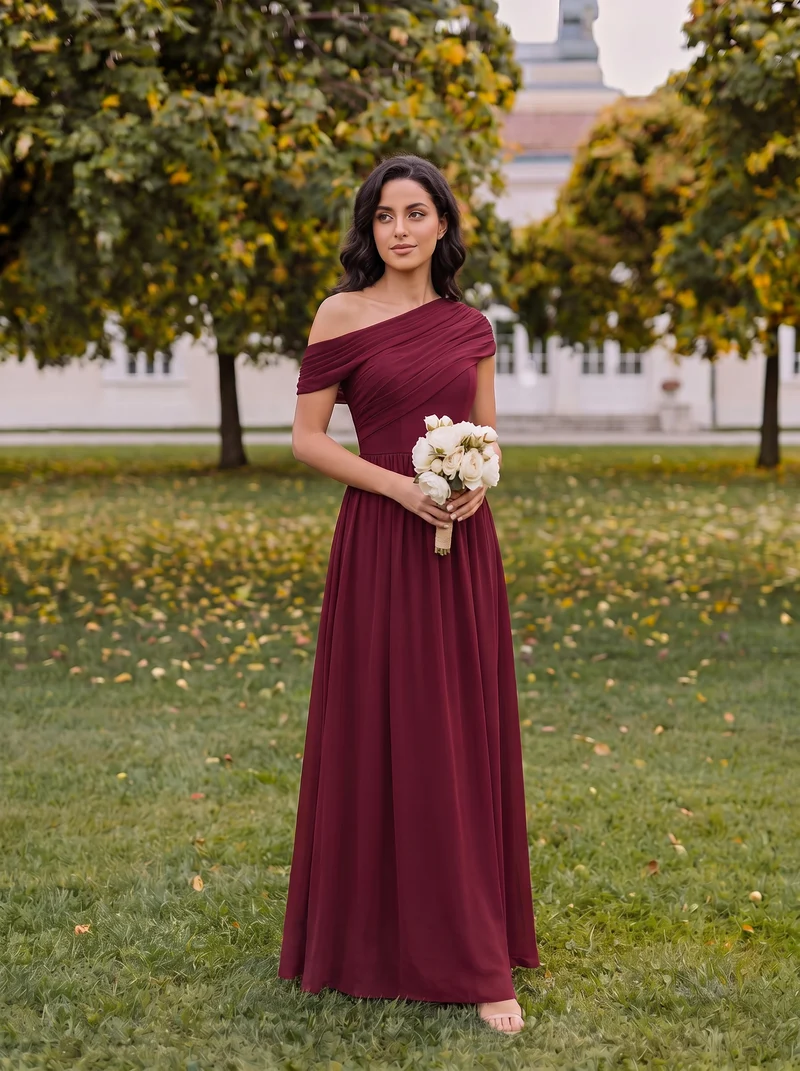 Robe longue asymétrique sans bretelles en A avec détail froncé
