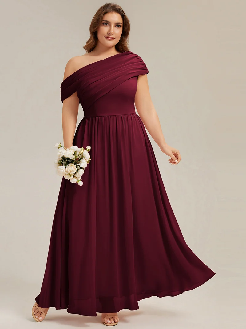 Robe longue asymétrique sans bretelles en A avec détail froncé