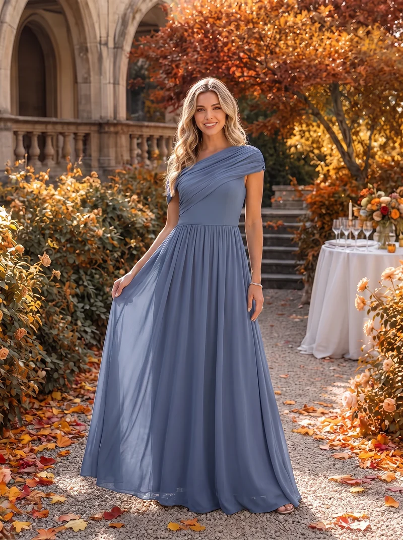 Robe longue asymétrique sans bretelles en A avec détail froncé