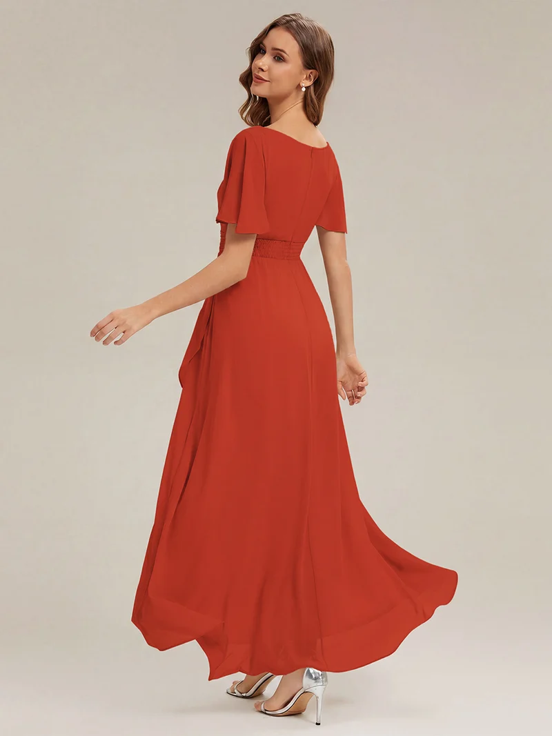 Robe asymétrique en mousseline à manches courtes et à volants