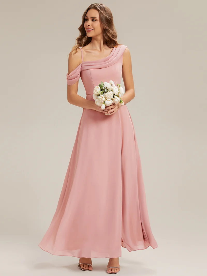 Robe longue asymétrique à une épaule en A avec des détails plissés