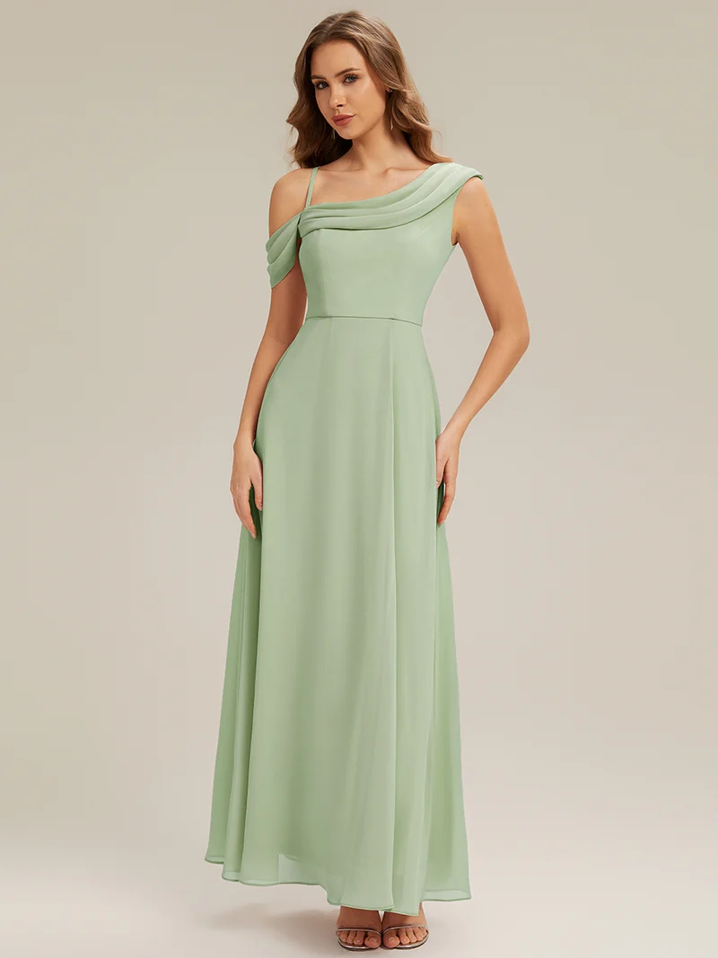 Robe longue asymétrique à une épaule en A avec des détails plissés