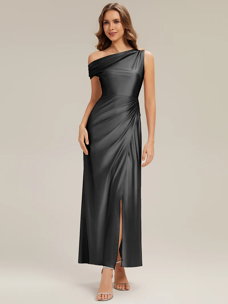 Robe moulante à une épaule à manches courtes avec fente haute sur la cuisse et tissu extensible