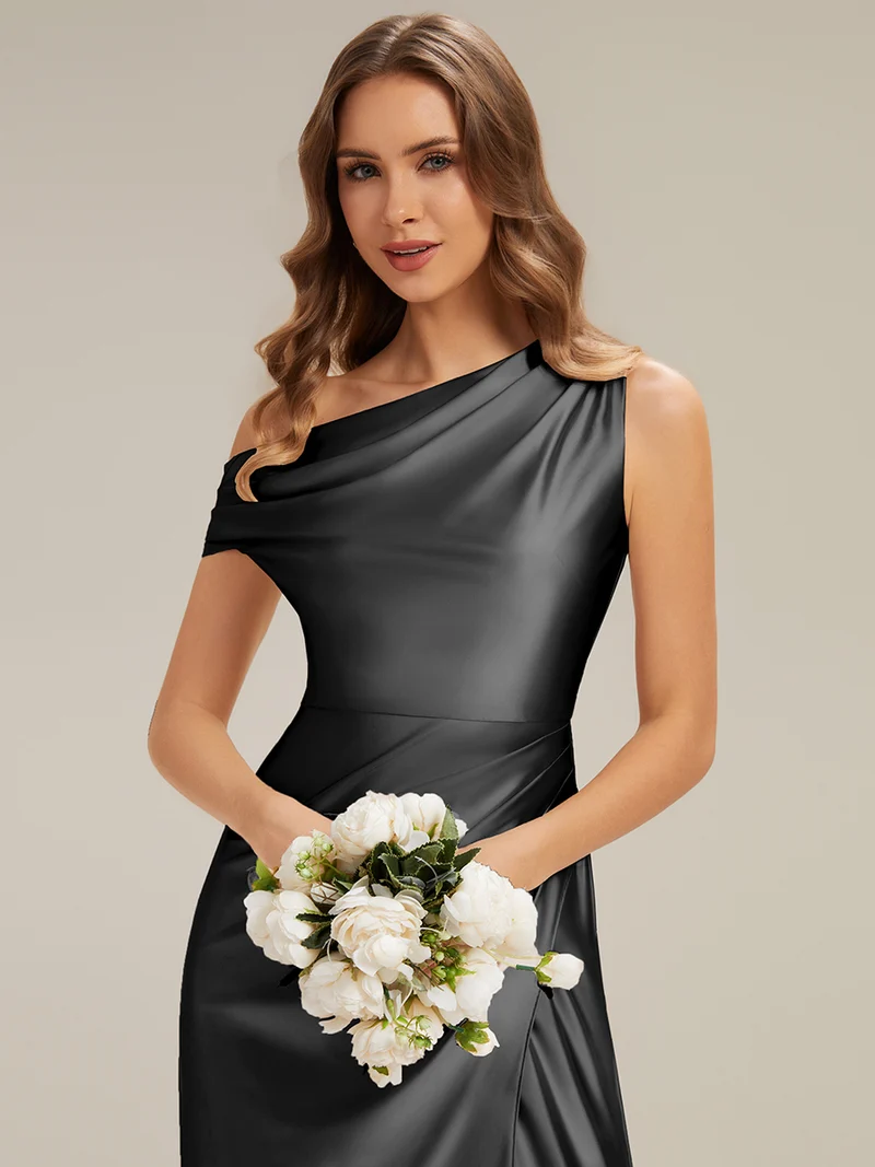 Robe moulante à une épaule à manches courtes avec fente haute sur la cuisse et tissu extensible