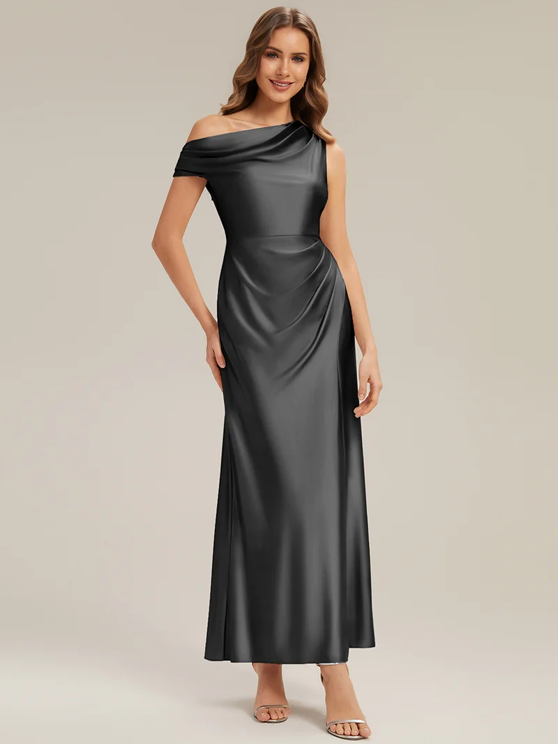 Robe moulante à une épaule à manches courtes avec fente haute sur la cuisse et tissu extensible