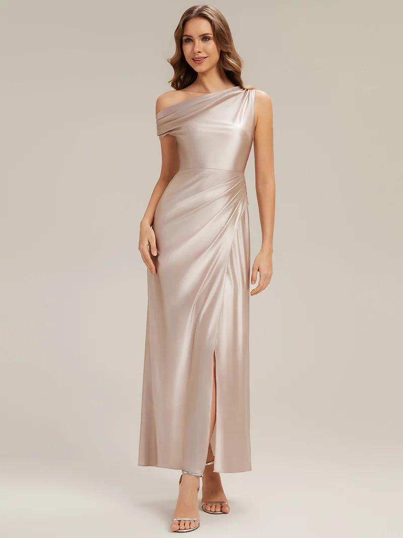 Robe moulante à une épaule à manches courtes avec fente haute sur la cuisse et tissu extensible