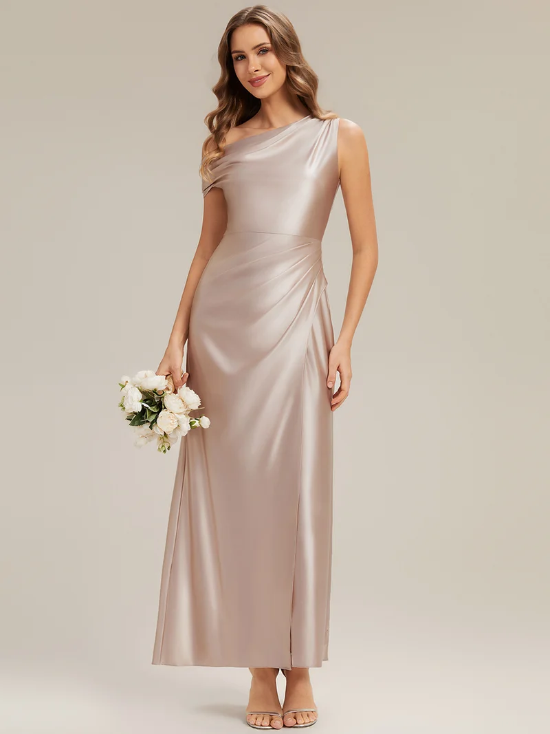 Robe moulante à une épaule à manches courtes avec fente haute sur la cuisse et tissu extensible