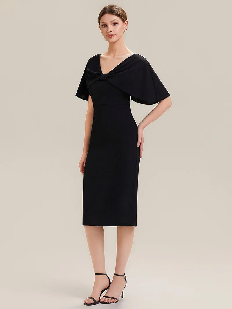 Robe moulante en stretch avec châle cape, col V et longueur mi-mollet