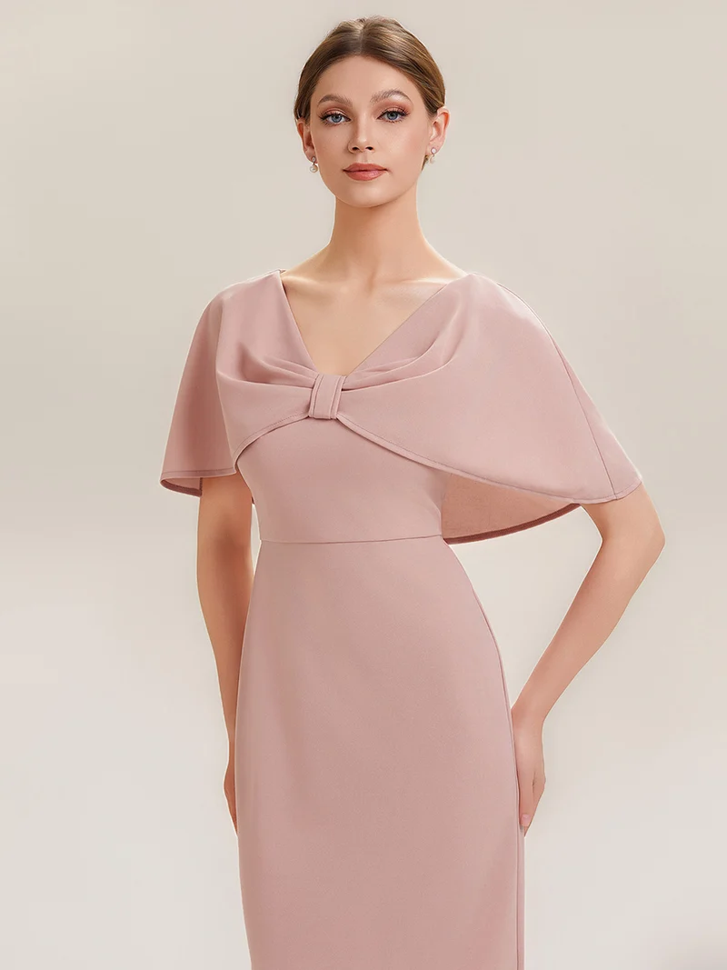 Robe moulante en stretch avec châle cape, col V et longueur mi-mollet