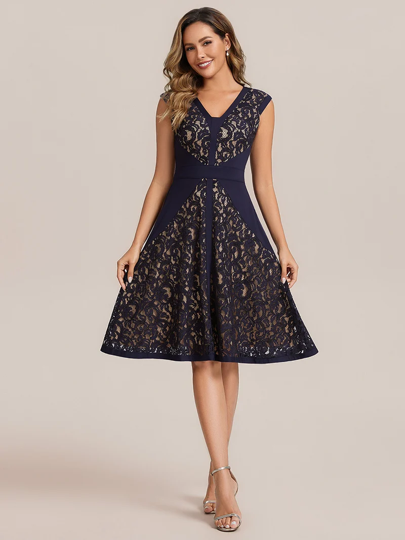 ever TOVE|Robe midi évasée à manches courtes en V avec détails en patchwork transparent et haute élasticité