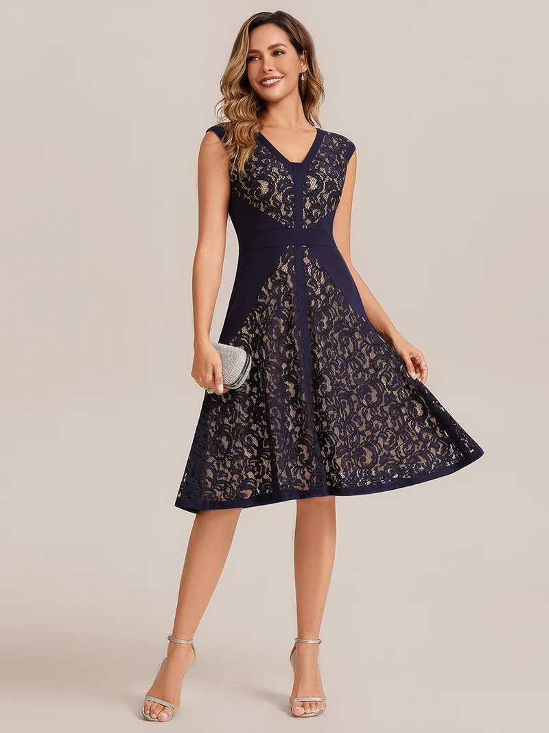 ever TOVE|Robe midi évasée à manches courtes en V avec détails en patchwork transparent et haute élasticité