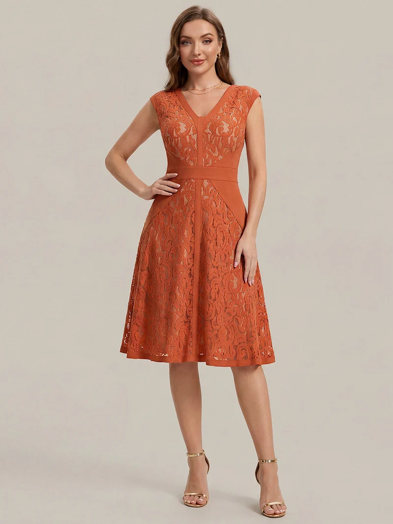 ever TOVE|Robe midi évasée à manches courtes en V avec détails en patchwork transparent et haute élasticité
