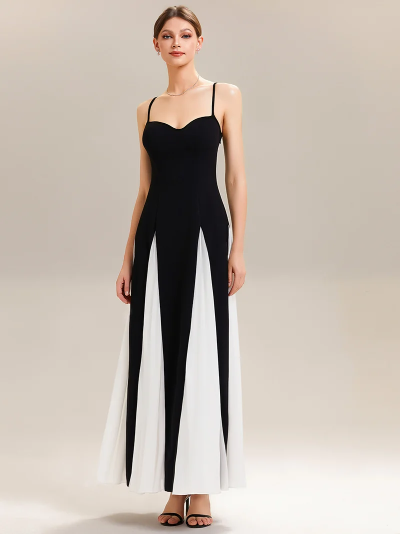 ever IVOIRE|Robe longue avec bretelles spaghetti ajustables et silhouette évasée en A avec détails en contraste bicolore
