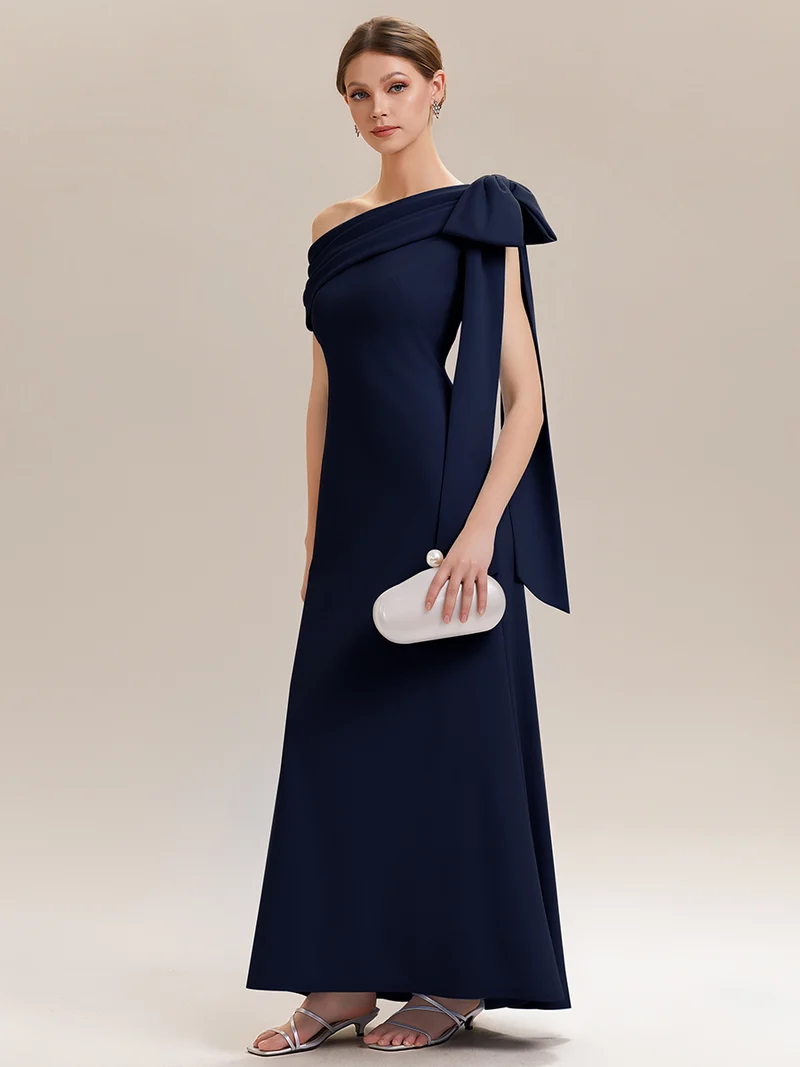ever NOIR|Robe longue ajustée à encolure asymétrique débardée avec détail de noeud drapé en tissu extensible