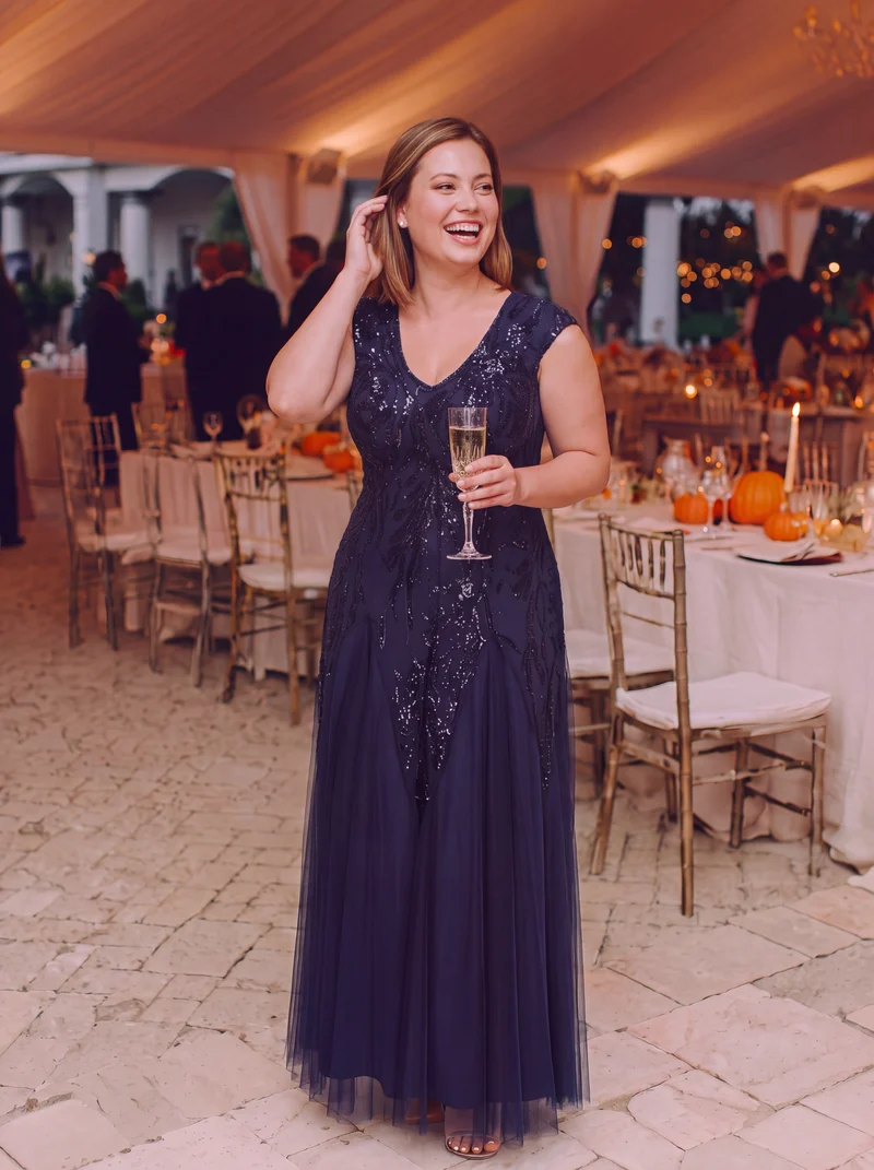 pretty FREYA|Robe Longue de Soirée Grande Taille Col V avec Broderies et Détails Brillants
