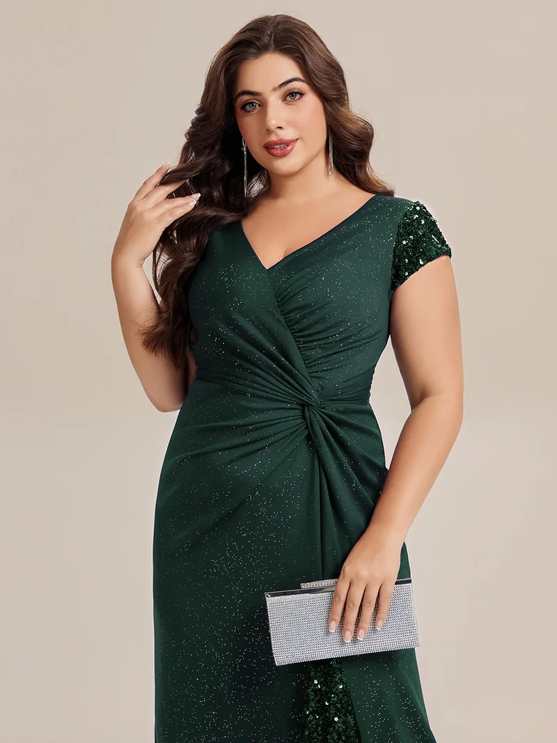 pretty KAIA|Robe moulante grande taille à manches courtes en stretch élevé avec décolleté en V noué et détails en sequins