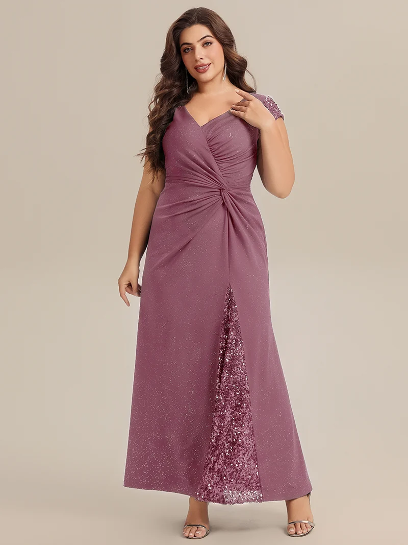 pretty KAIA|Robe moulante grande taille à manches courtes en stretch élevé avec décolleté en V noué et détails en sequins