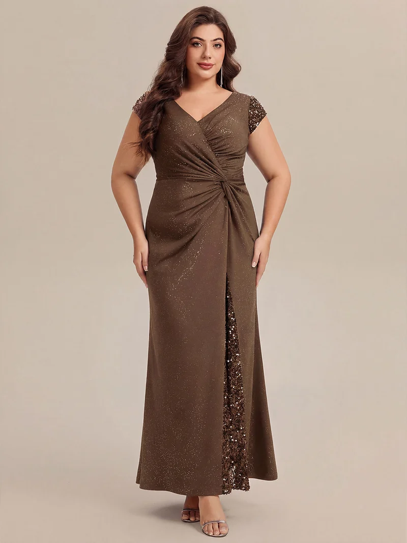 pretty KAIA|Robe moulante grande taille à manches courtes en stretch élevé avec décolleté en V noué et détails en sequins