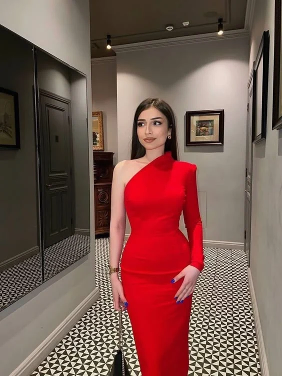 Robe de bal en satin rouge sans manches avec fermeture éclair dans le dos
