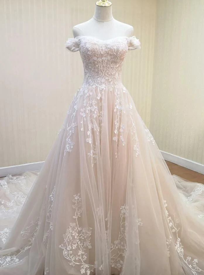Robe de mariée en tulle à épaules dénudées avec traîne et dos lacé