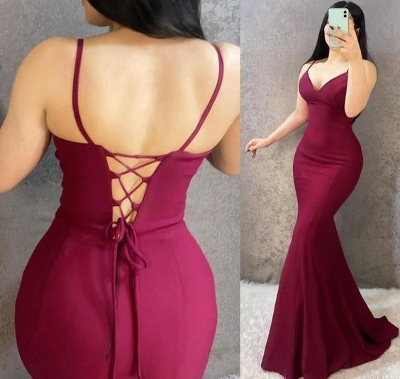 Robe de soirée dos nu en satin bordeaux à bretelles fines et lacets