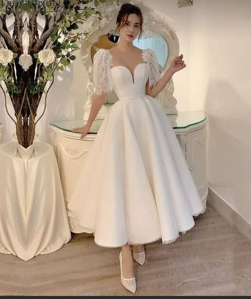 Robe de mariée trapèze en dentelle, longueur thé, manches courtes et soutien-gorge