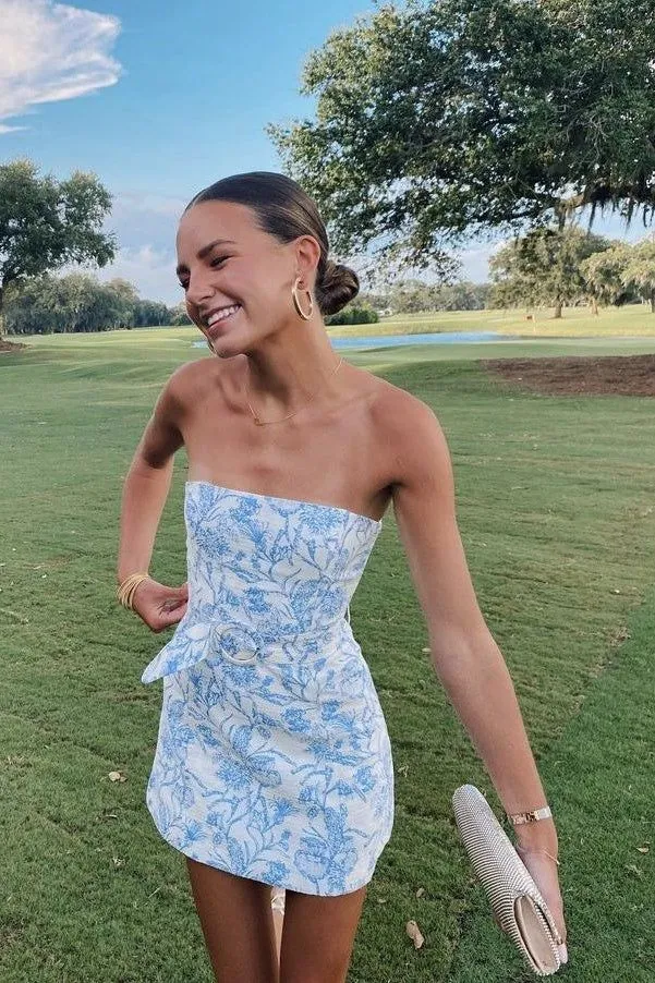 Robe courte moulante sans manches en satin pour bal de fin d'année