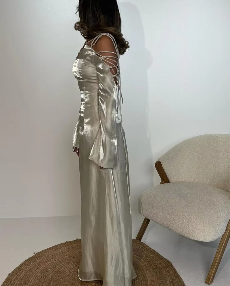 Robe de bal en satin gris argenté à col en V et lacets avec manches évasées