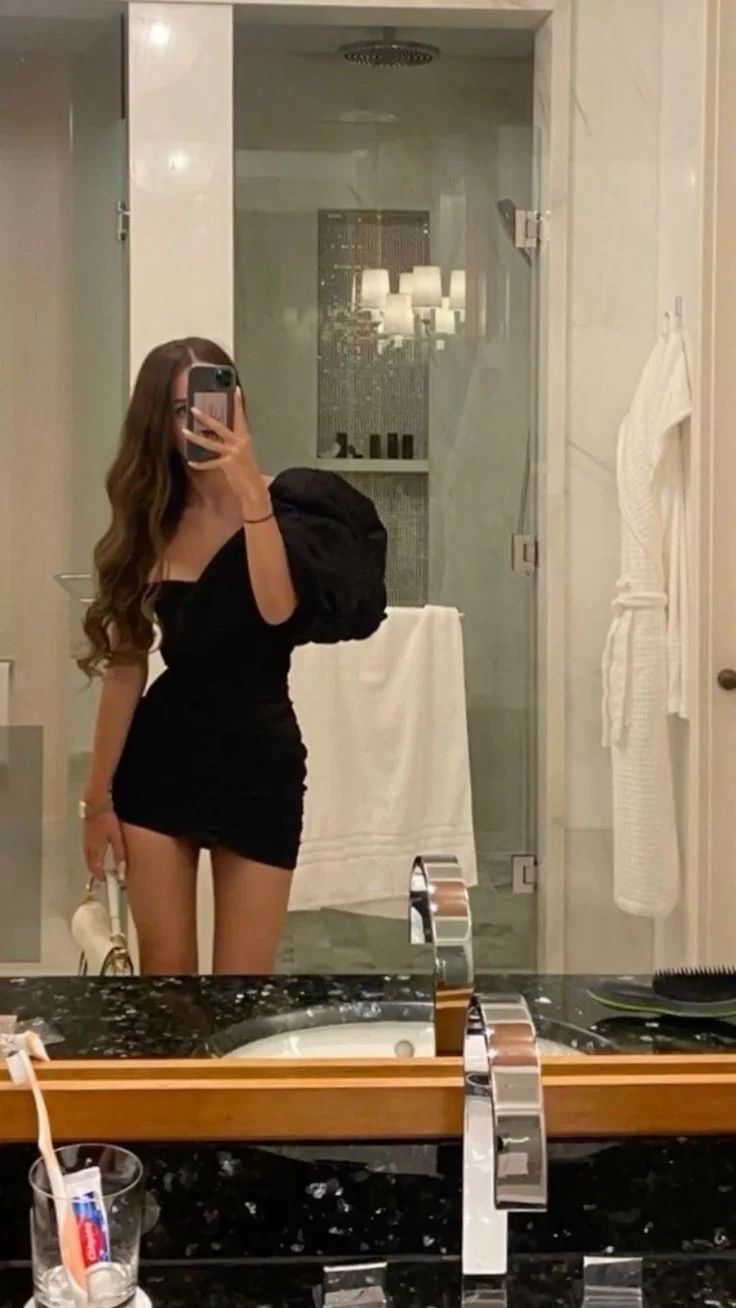 Robe de soirée moulante en satin noir à une épaule avec soutien-gorge intégré