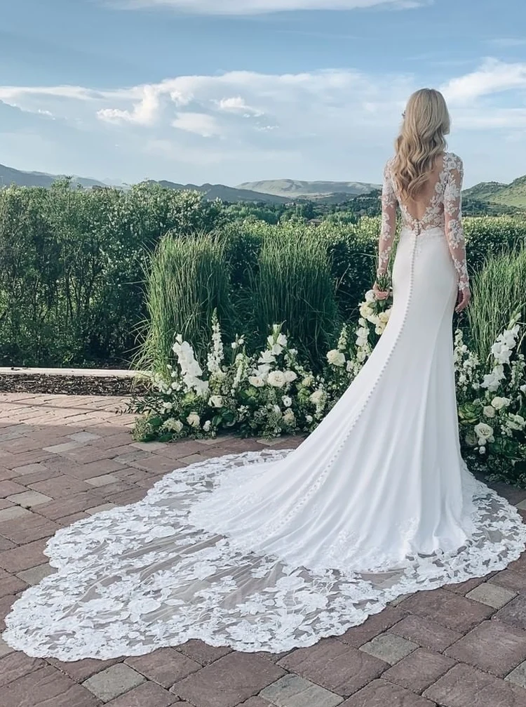 Robe de mariée en satin à traîne pétale, longueur chapelle, dos nu, manches longues