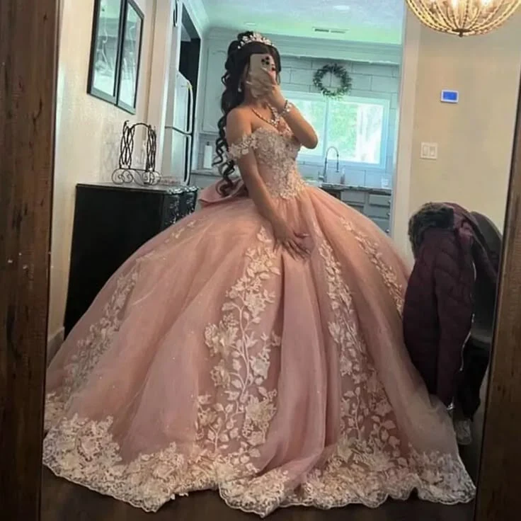 Robe de bal Quinceanera en tulle rose clair avec appliques en dentelle et nœuds