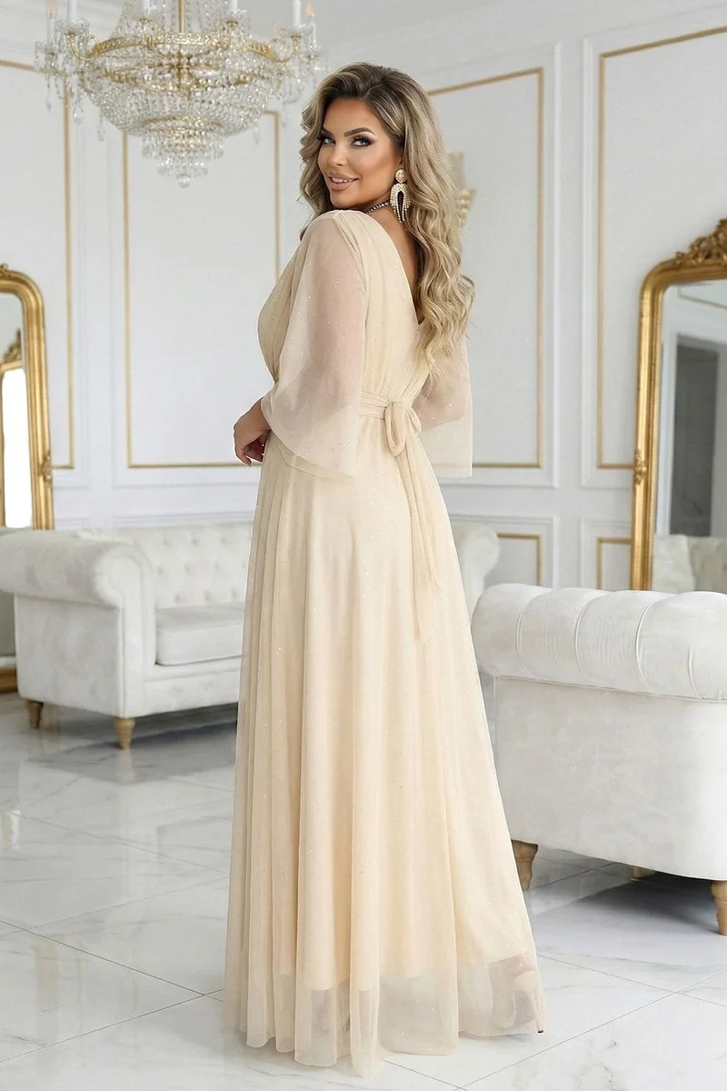 Robe champagne pour invitée au mariage chic