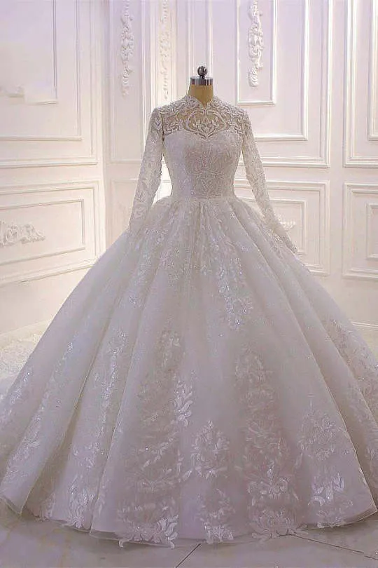 Robe de mariée élégante à col montant et manches longues, coupe trapèze, avec de magnifiques appliques en dentelle