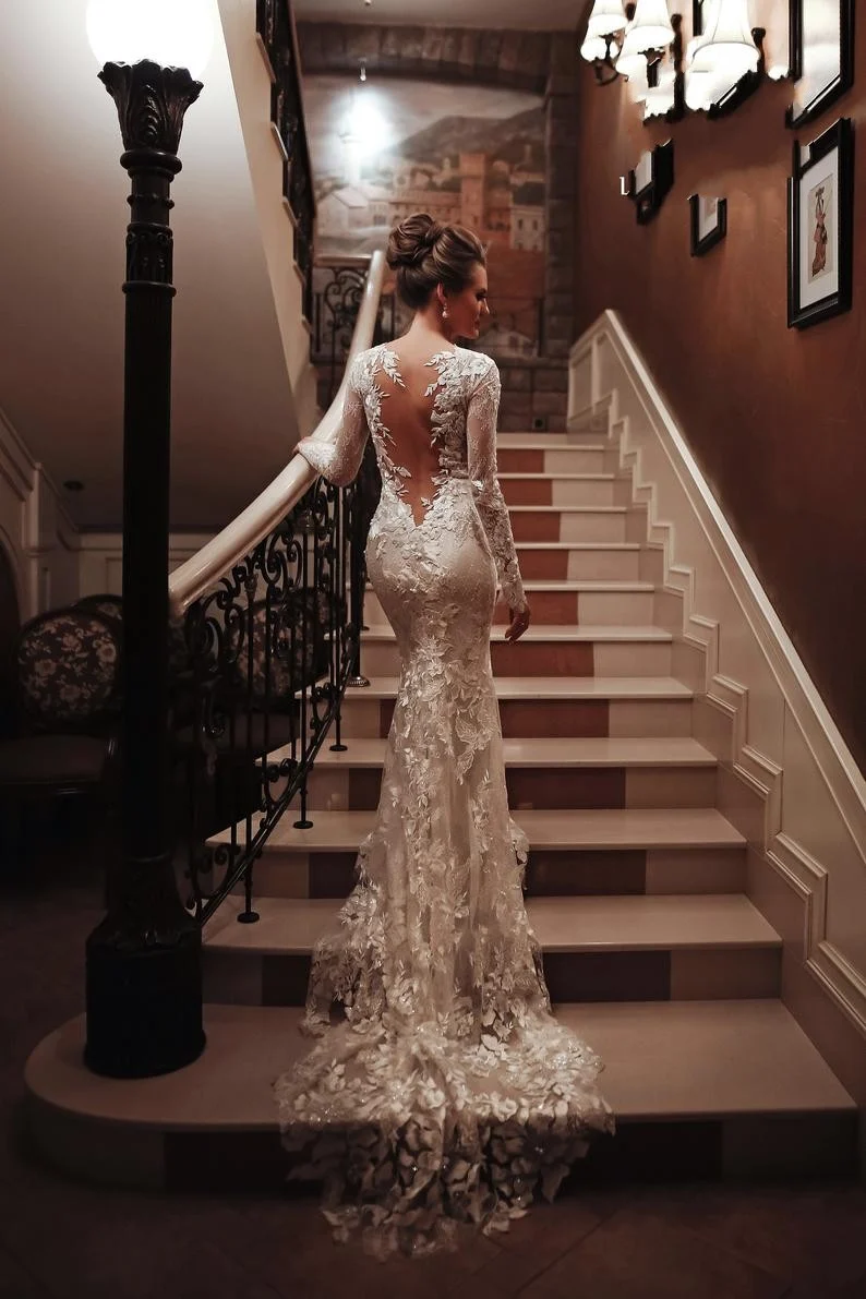 Robe de mariée sirène élégante à manches longues et col haut avec appliques en dentelle