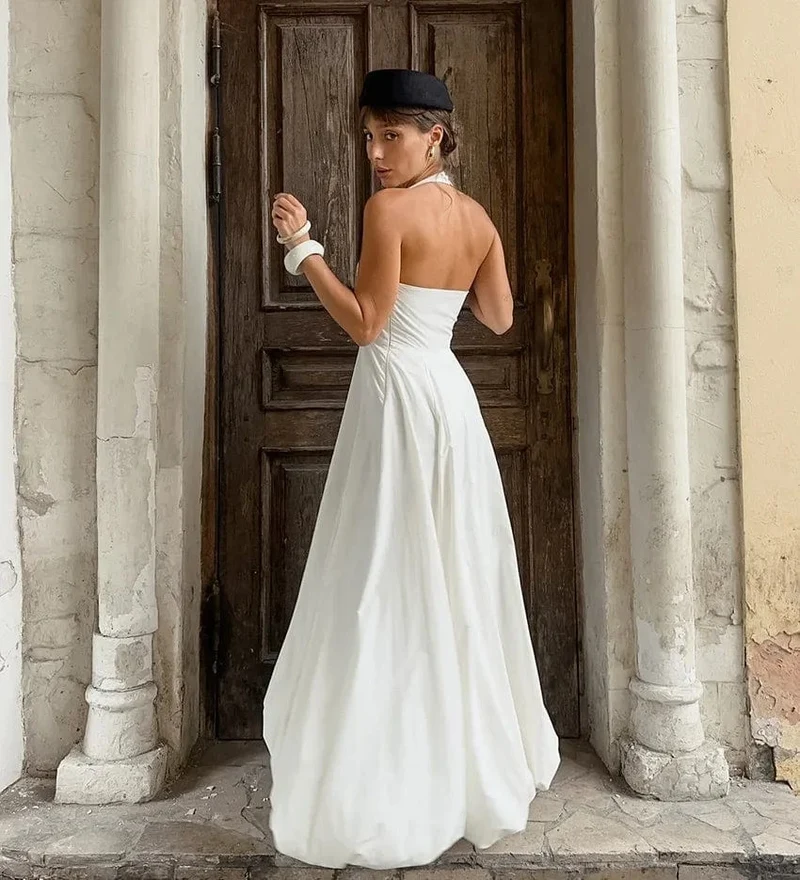 Robe asymétrique longue blanche sans manches