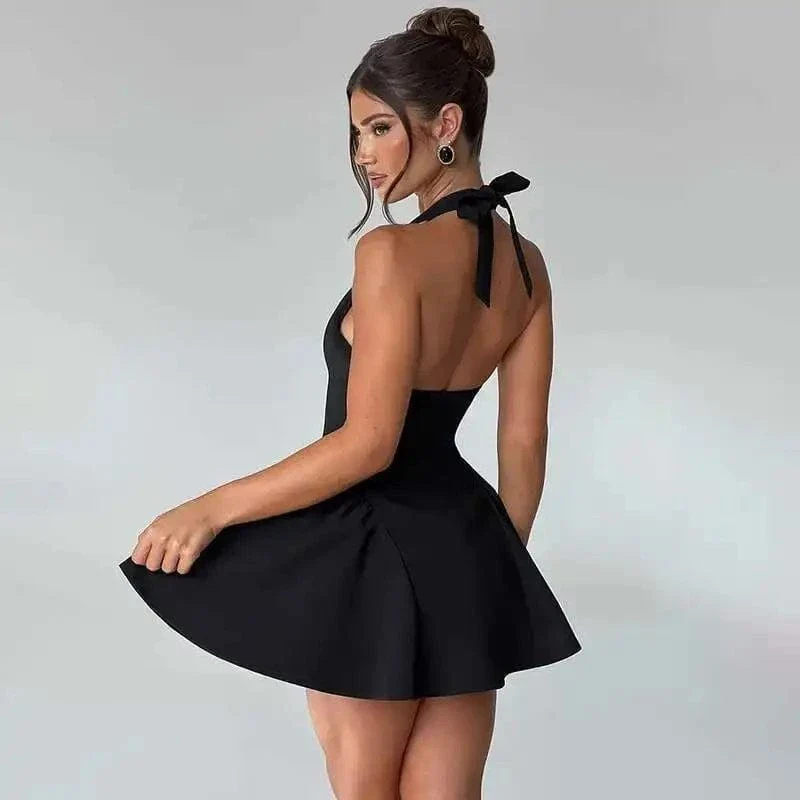 Robe de cocktail mini évasée dos nu