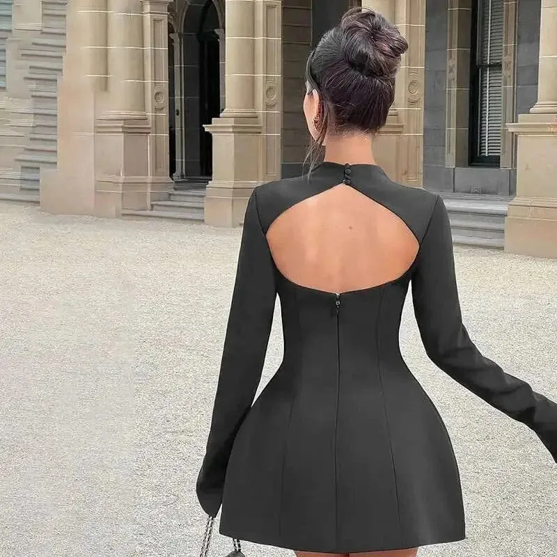 Robe habillée mini dos nu manches longues
