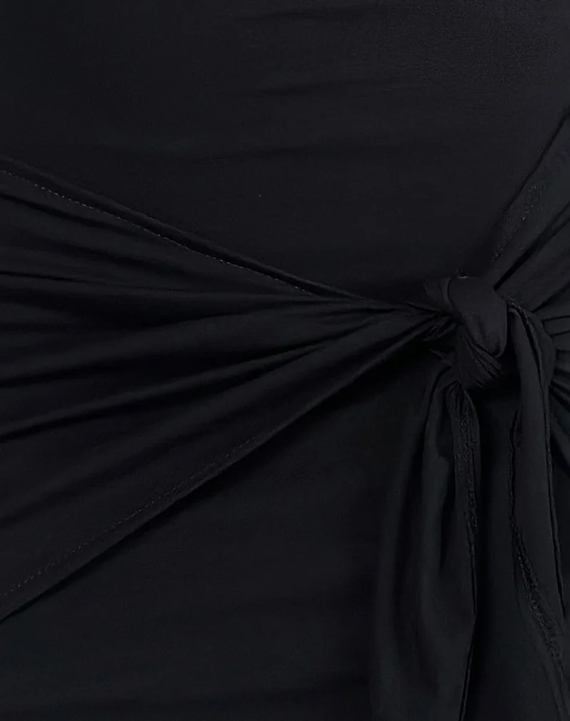 Hikira Plunge Mini Dress in Black with Tie Belt (Mini robe plongeante en noir avec ceinture à nouer)