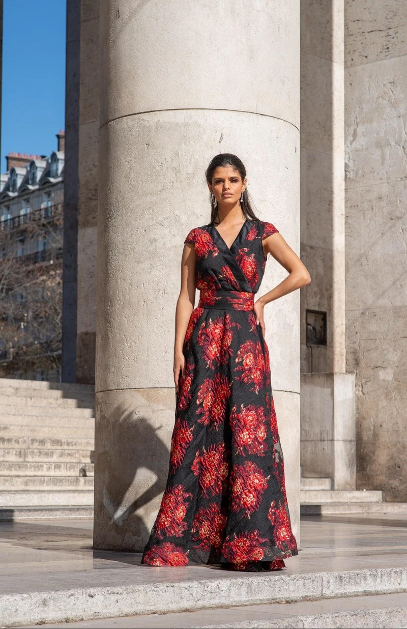Robe longue du soir à fleurs rouges en relief