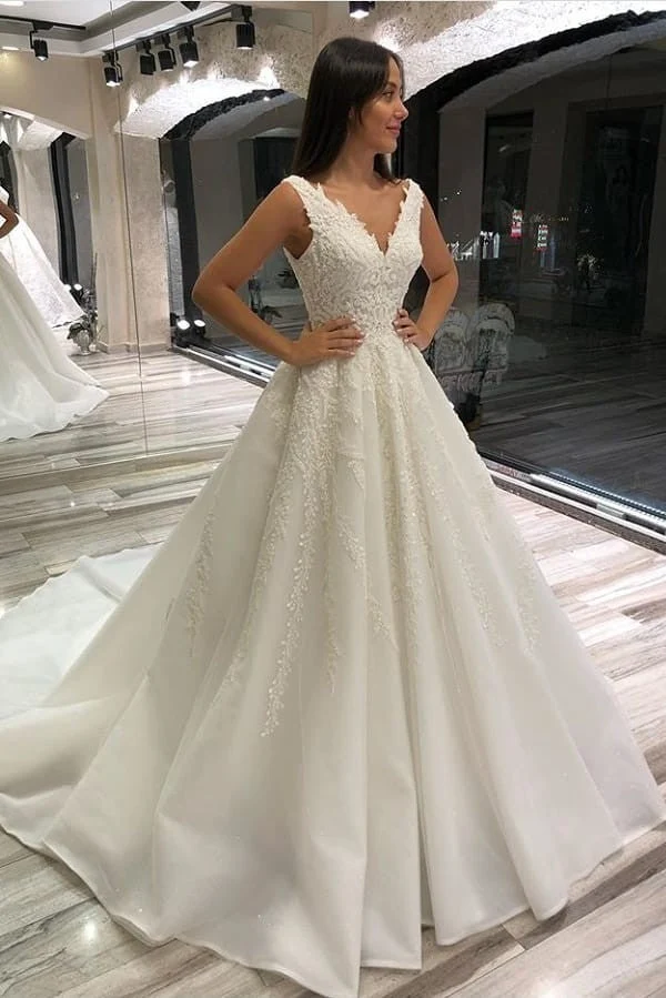 Robe de mariée élégante en dentelle, coupe trapèze, col en V, sans manches, longue, avec traîne