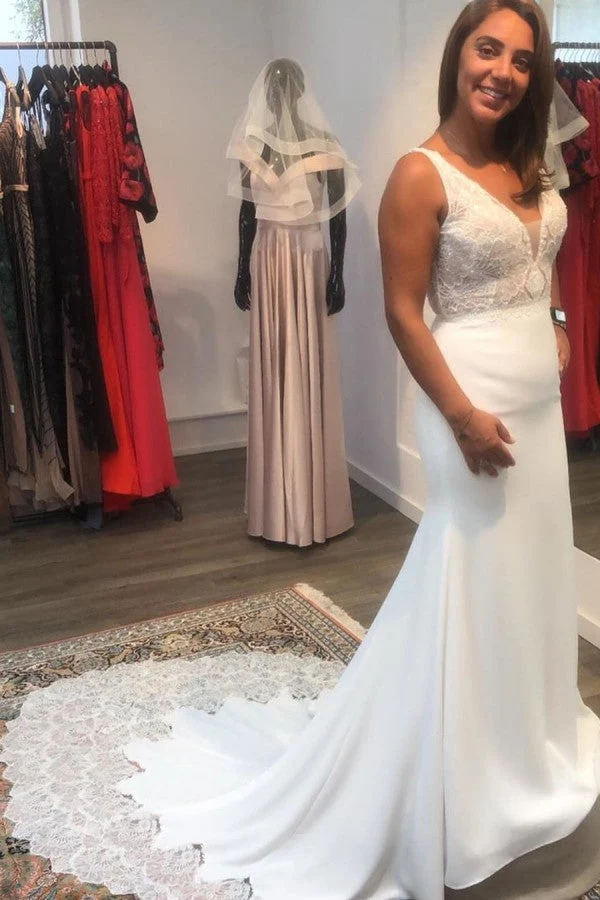 Robe de mariée sirène élégante à col en V et dos nu, bretelles spaghetti, avec appliques en dentelle